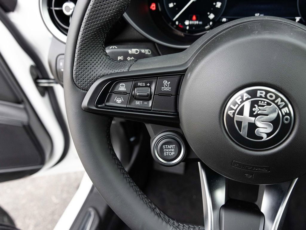 New 2026 Alfa Romeo Giulia AWD w/ Driving Assist Package image 32