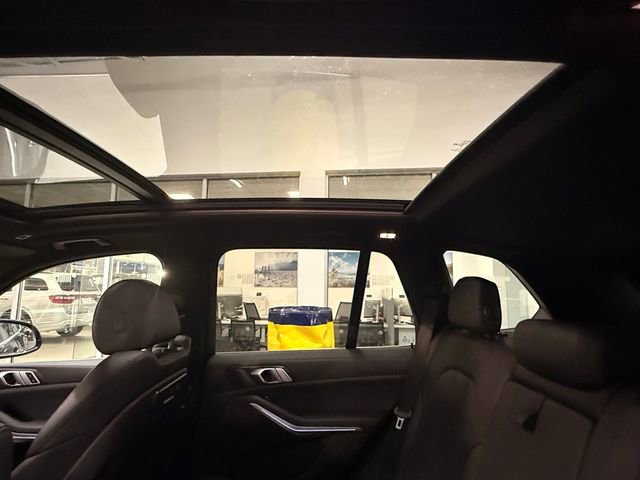 Used 2022 BMW X5 xDrive40i w/ Climate Comfort Package image 40