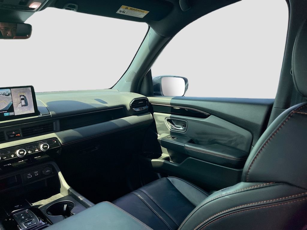 Used 2025 Honda Pilot TrailSport image 5