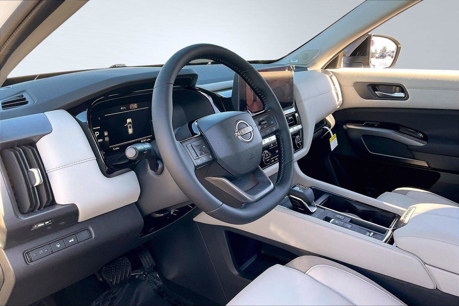 New 2026 Nissan Pathfinder SL image 7