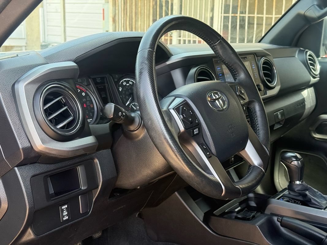 Used 2016 Toyota Tacoma TRD Off-Road AWD/4WD image 7