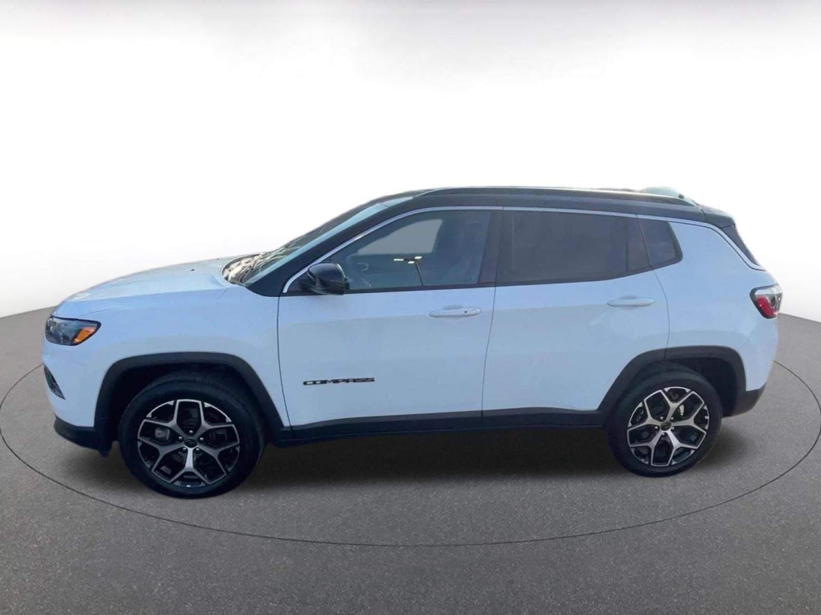 Used 2025 Jeep Compass Limited image 8