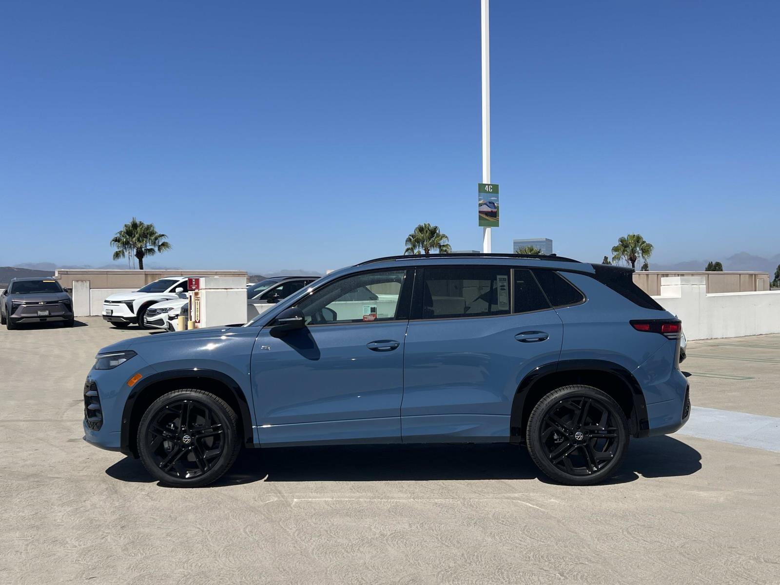New 2026 Volkswagen Tiguan SE R-Line AWD/4WD image 2