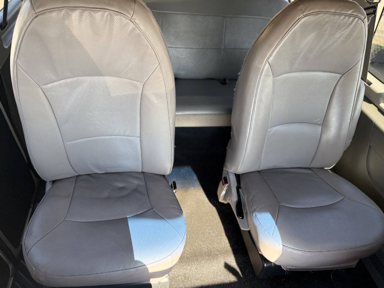 Used 2005 Ford E-350 and Econoline 350 XL RWD image 17