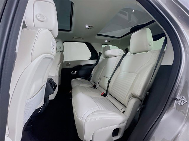 Used 2024 Land Rover Discovery S image 15