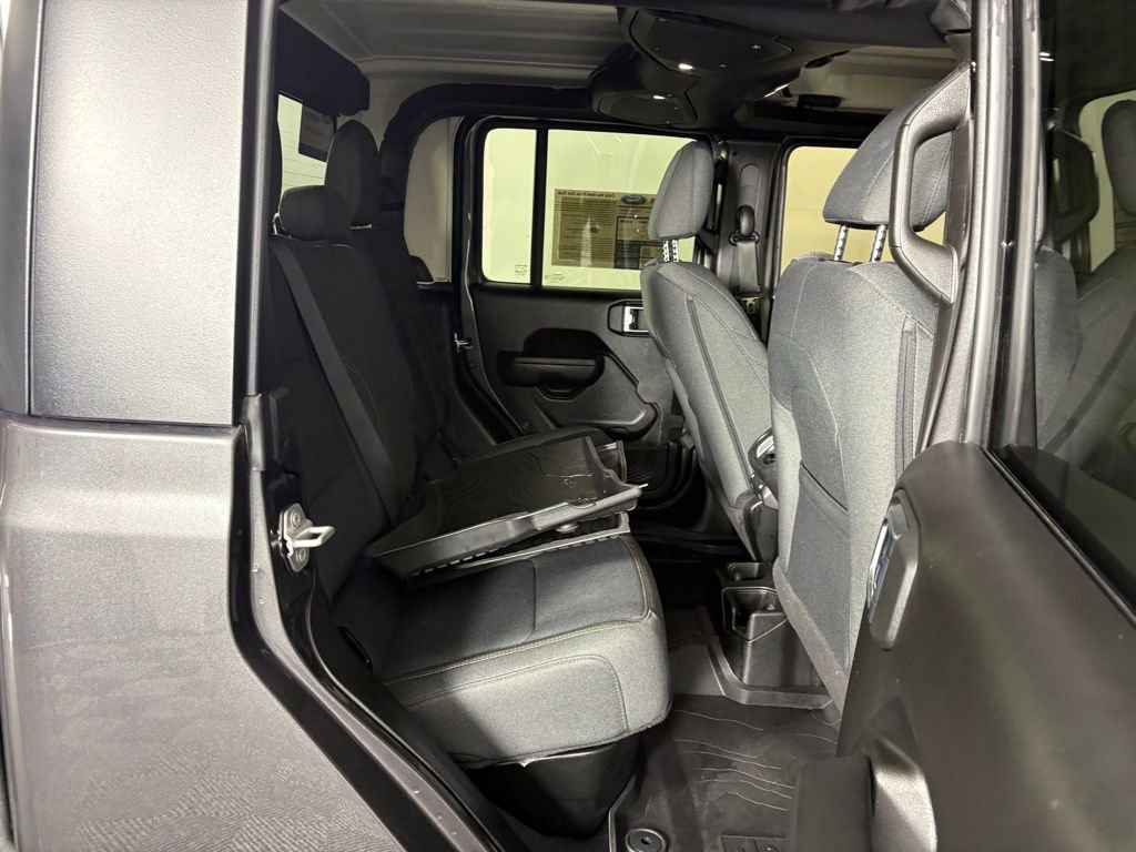 Used 2024 Jeep Gladiator Sport image 33