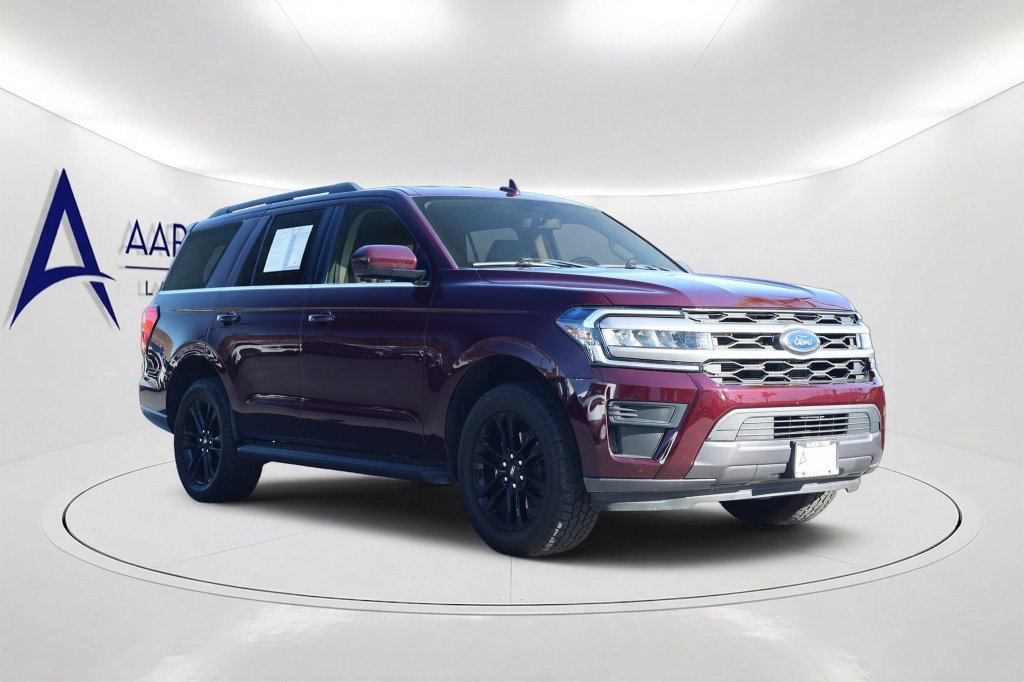 Used 2024 Ford Expedition XLT RWD image 3
