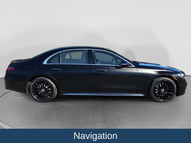Used 2022 Mercedes-Benz S 580 4MATIC Sedan w/ AMG Line Package image 3