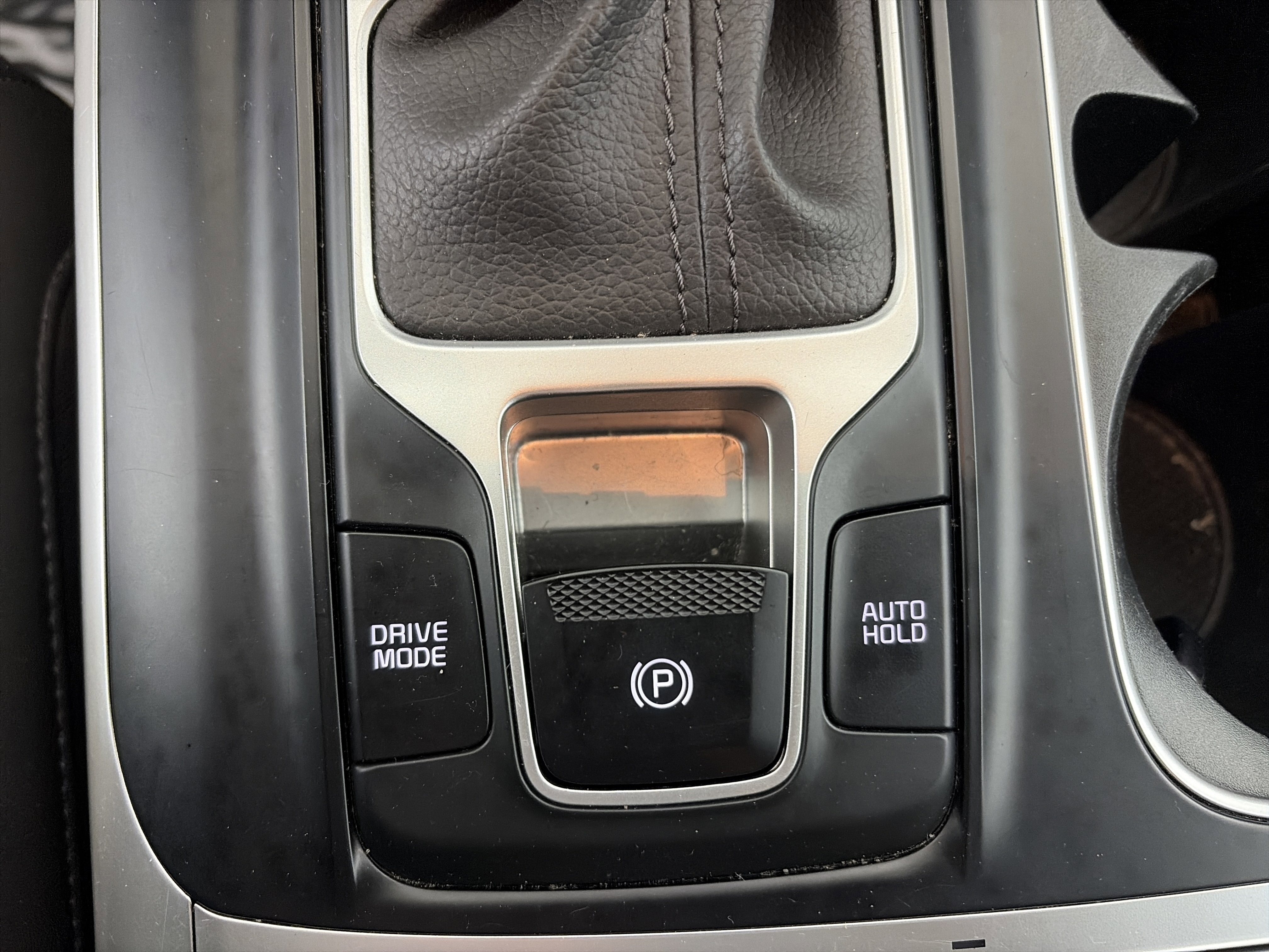 Used 2024 Kia Carnival LX image 32