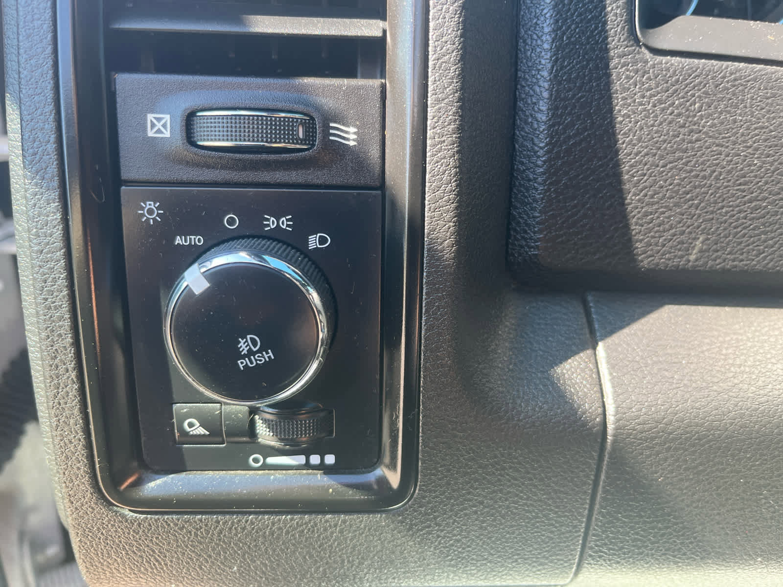Used 2018 RAM 1500 Rebel w/ Luxury Group image 14