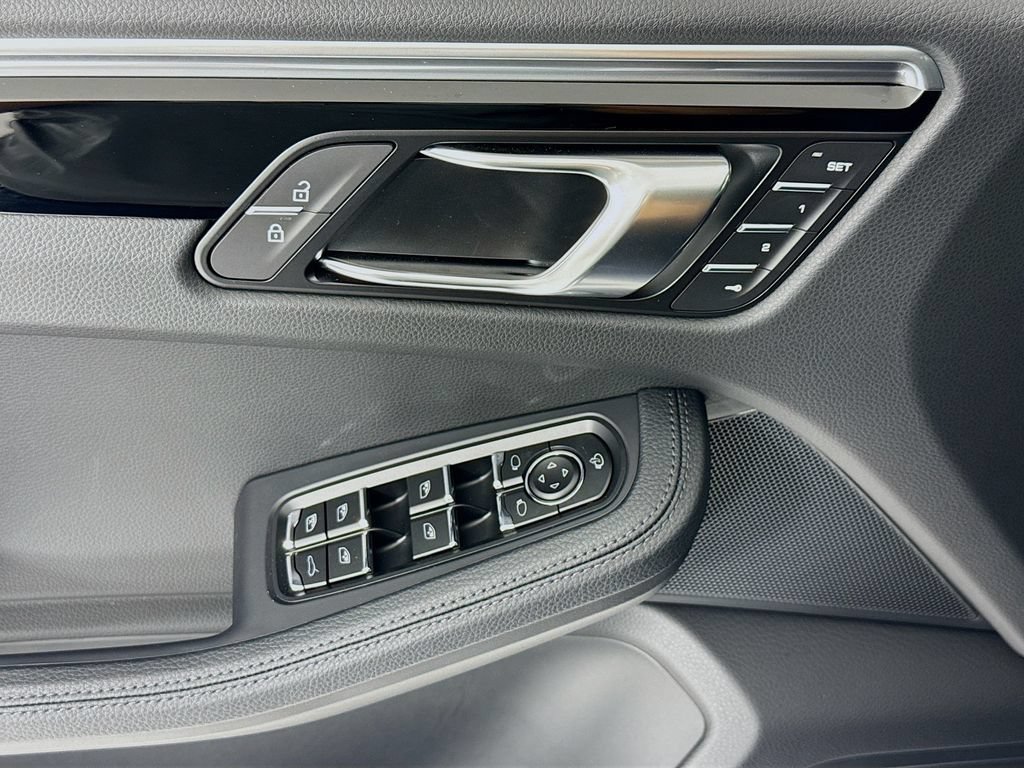 New 2026 Porsche Macan AWD/4WD image 11