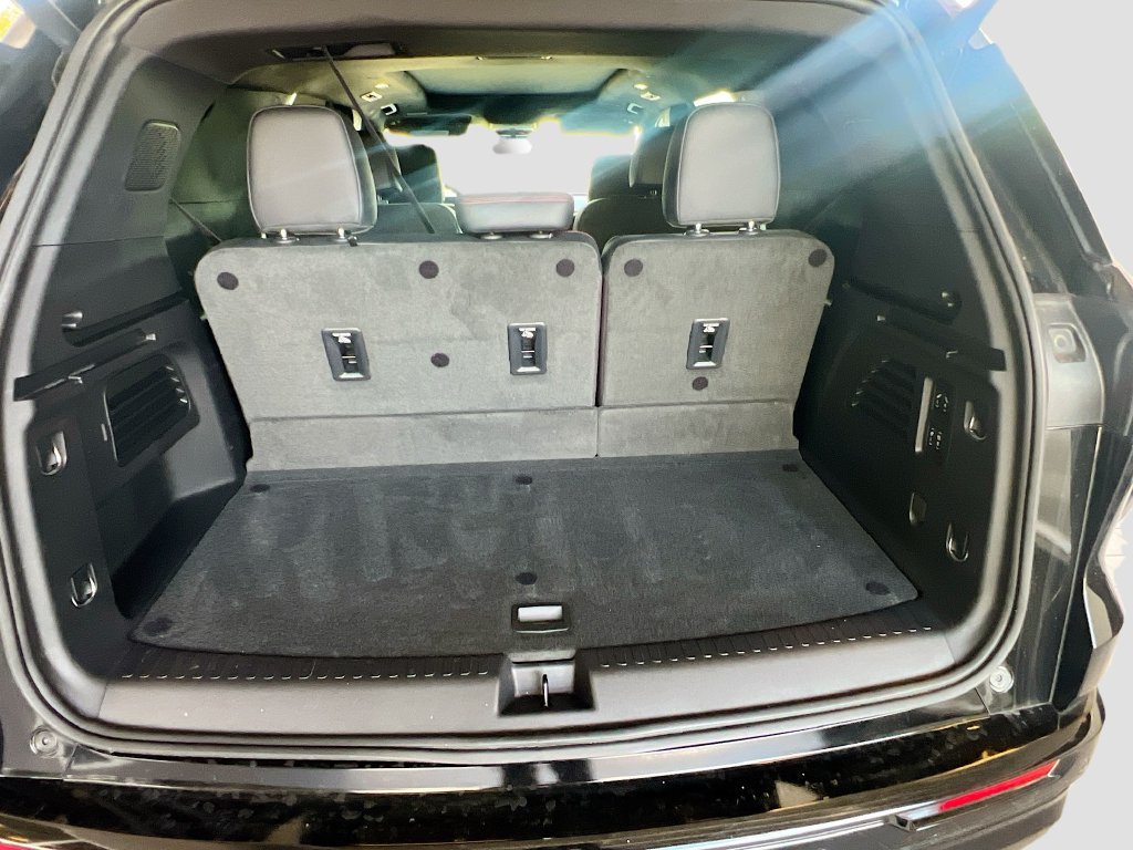 Used 2024 Chevrolet Traverse RS w/ LPO, Floor Liner Package FWD image 28