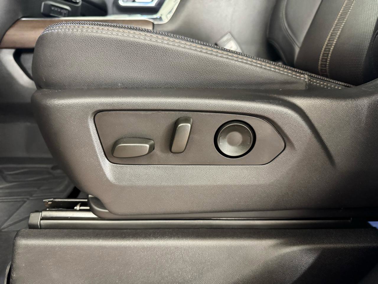 Used 2024 Chevrolet Silverado 2500 High Country w/ Technology Package image 16