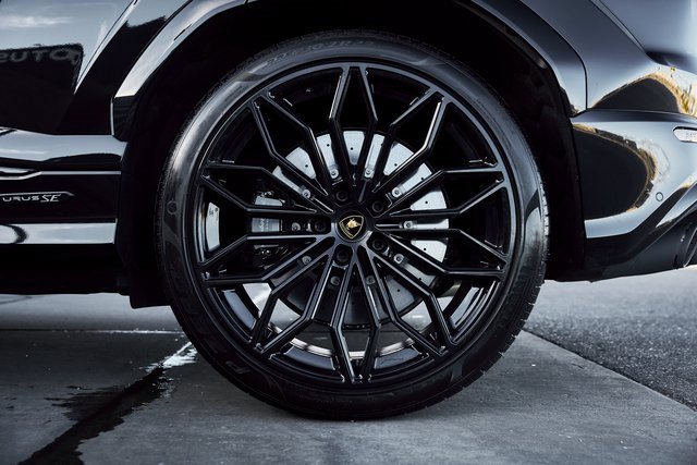 Used 2025 Lamborghini Urus SE image 19