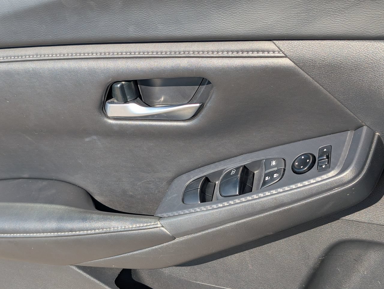 Used 2024 Nissan Sentra SV FWD image 25