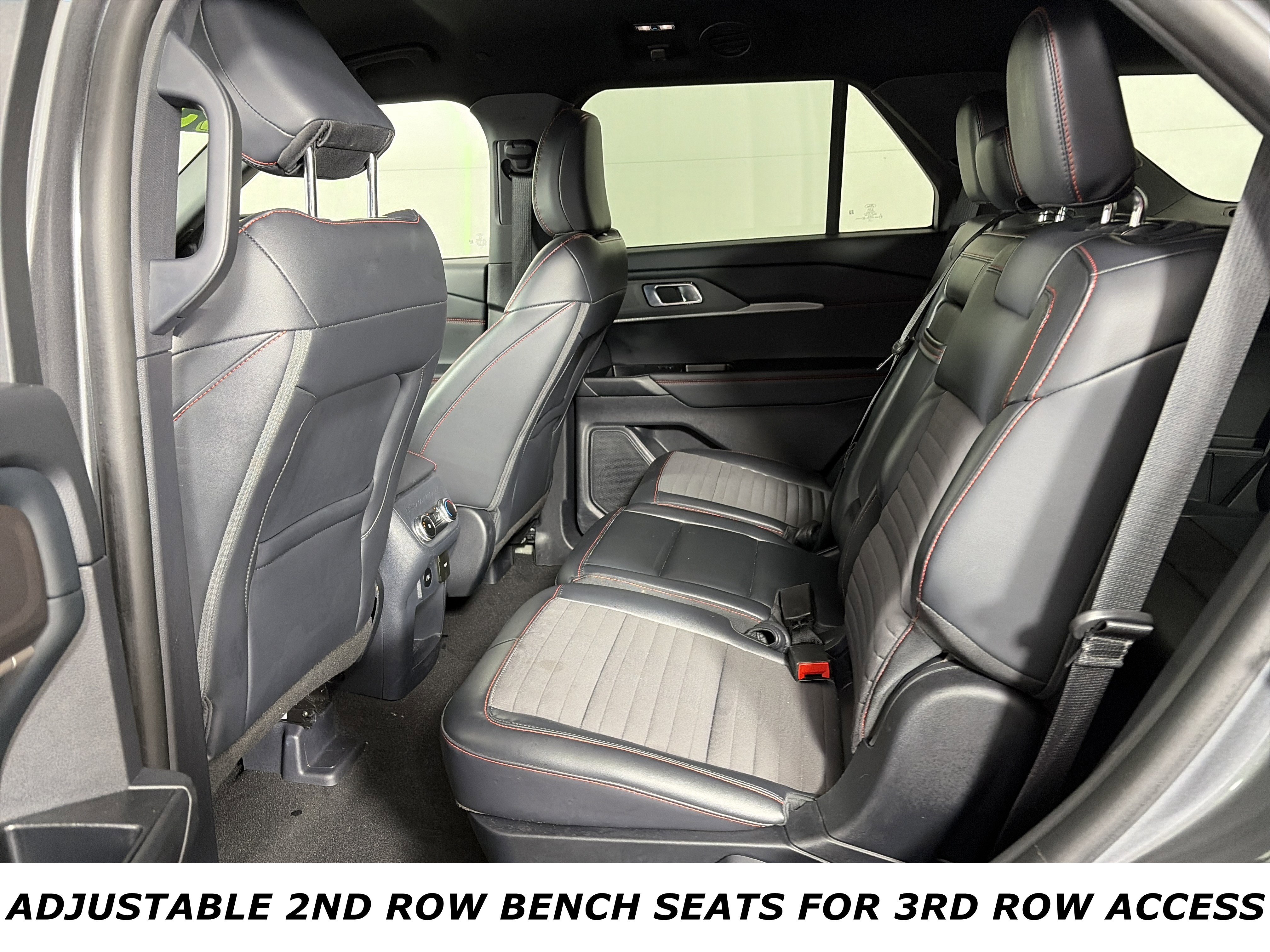 Used 2025 Ford Explorer ST-Line w/ ST-Line Street Pack image 10