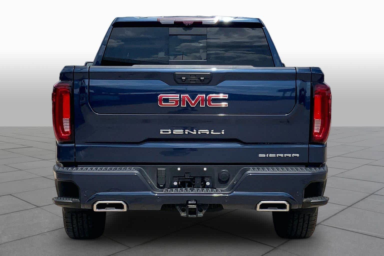 Used 2022 GMC Sierra 1500 Denali w/ Technology Package AWD/4WD image 5