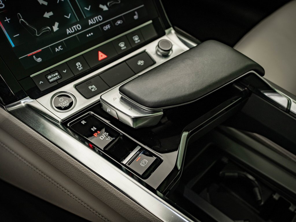 Used 2021 Audi e-tron Premium w/ Convenience Plus Package image 34