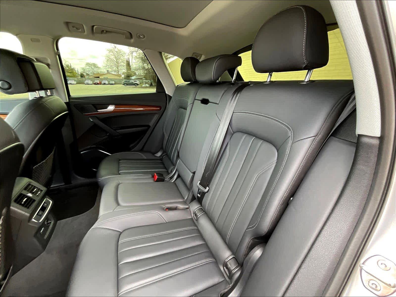 Used 2022 Audi Q5 2.0T Premium w/ Convenience Package AWD/4WD image 24