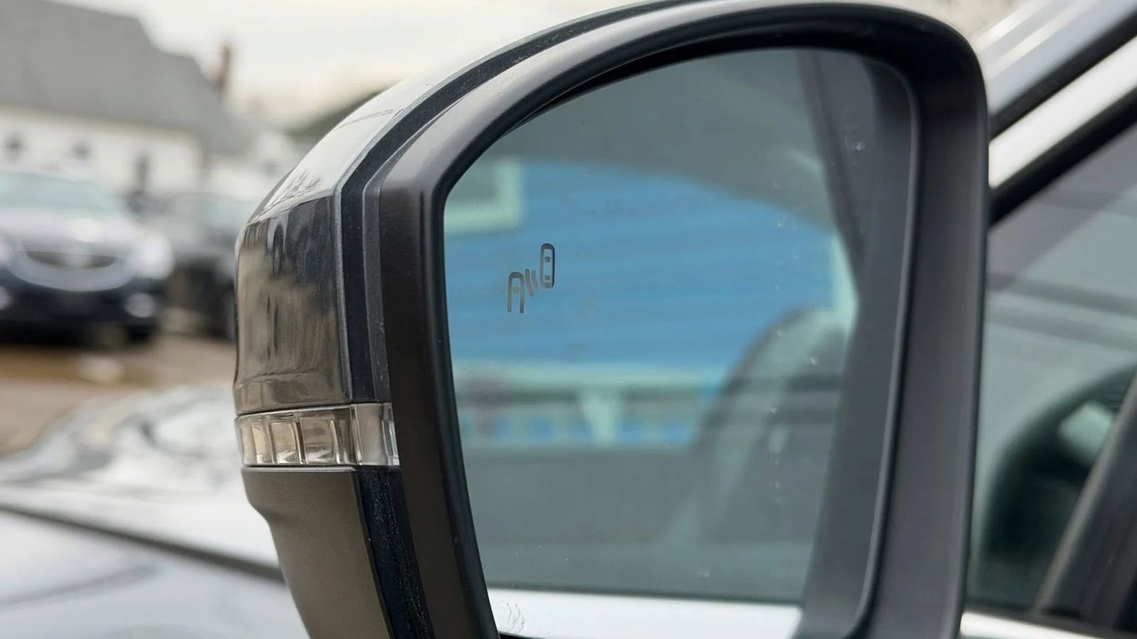 Used 2018 Volkswagen Tiguan SE w/ Panoramic Sunroof Package image 10