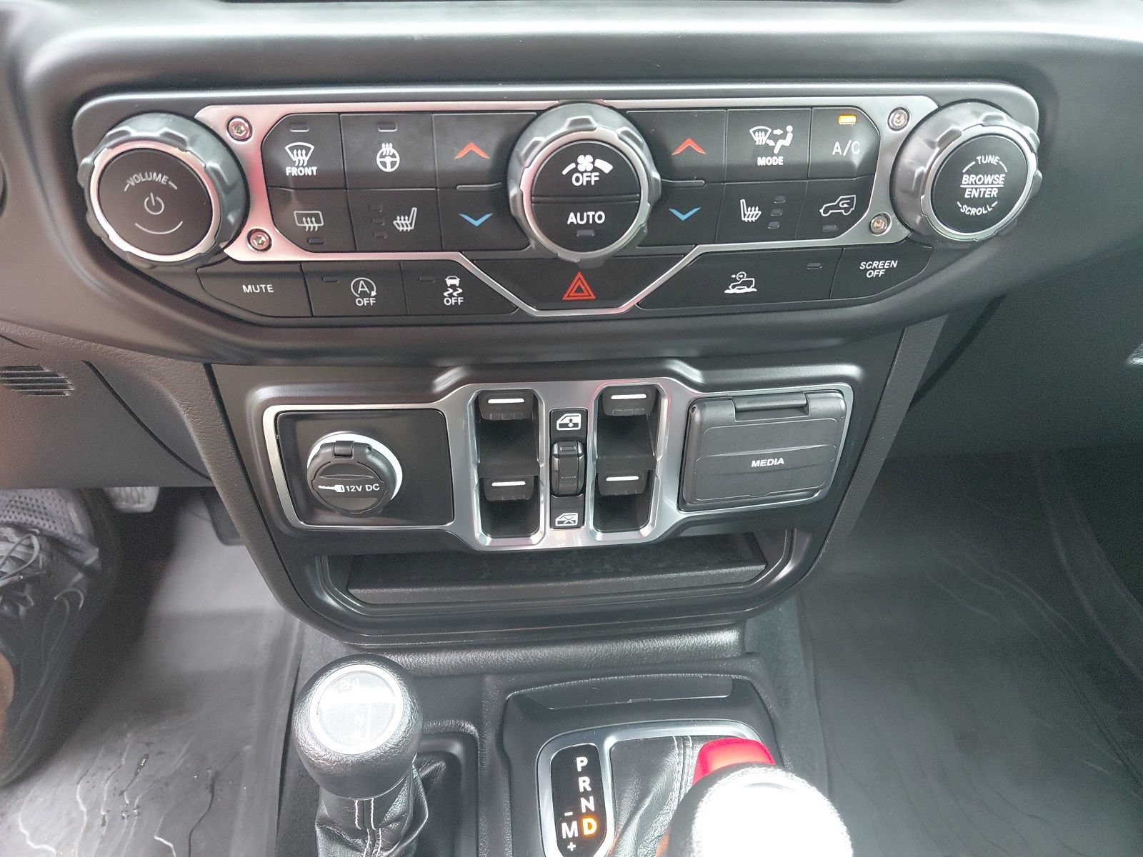Used 2022 Jeep Wrangler Unlimited Sahara w/ LED Lighting Group AWD/4WD image 9