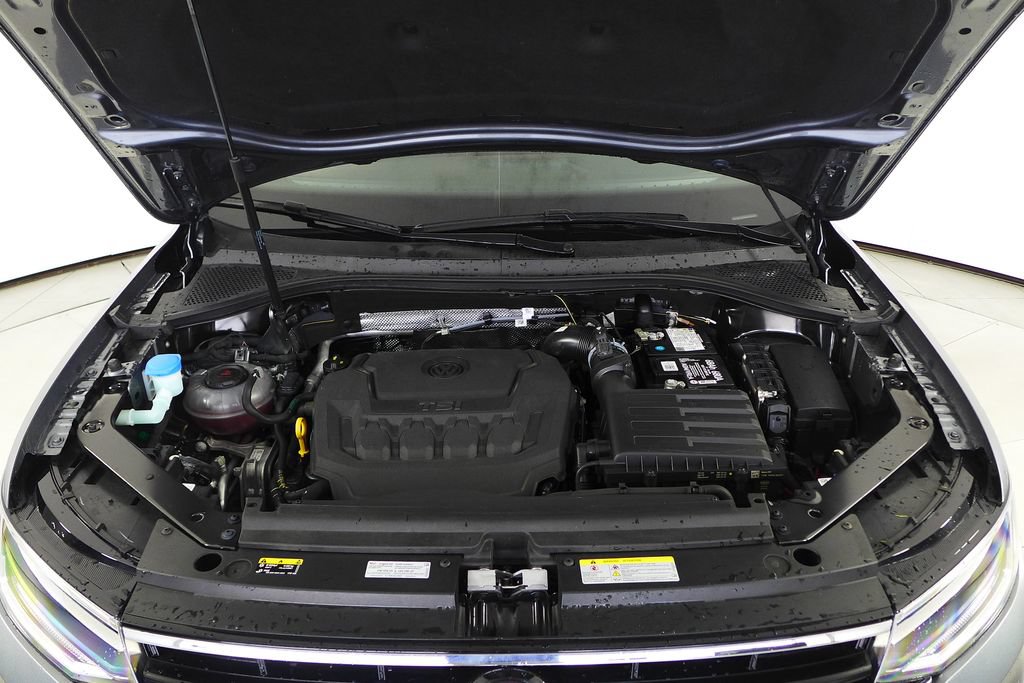 Certified 2023 Volkswagen Tiguan SE R-Line FWD image 5