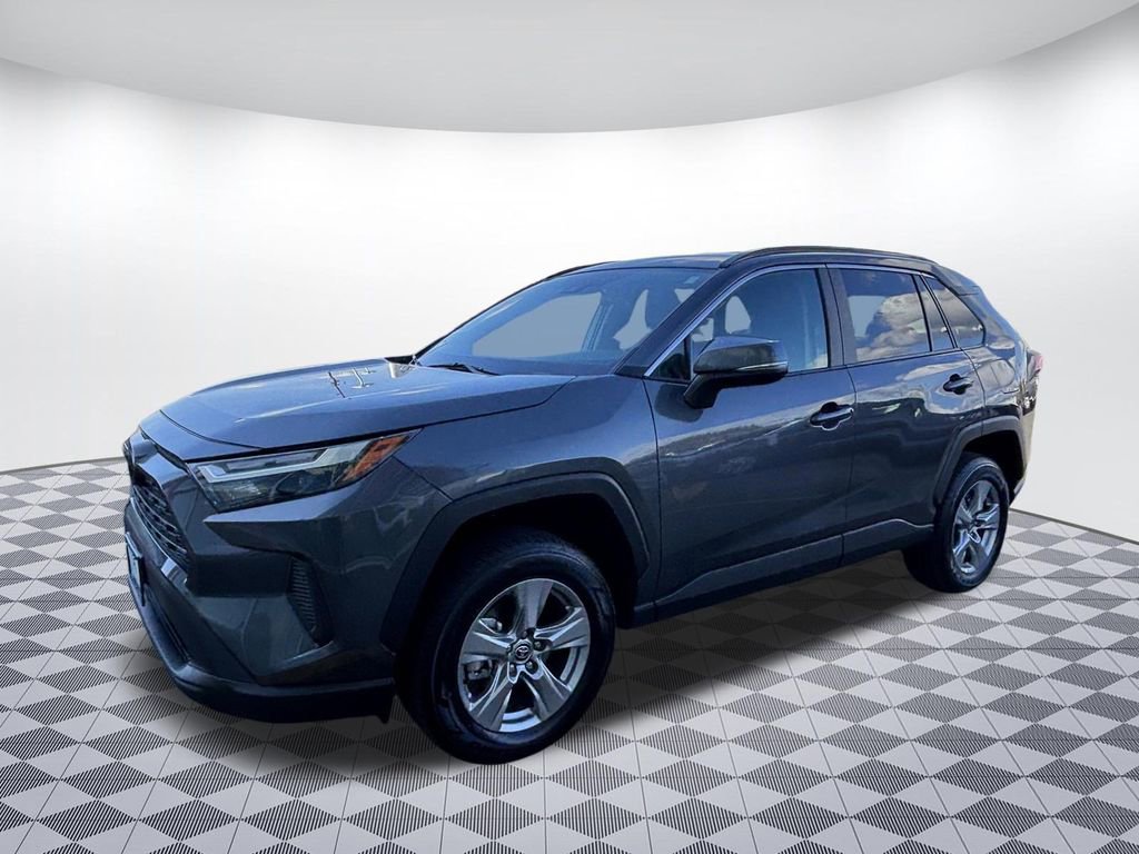 Used 2025 Toyota RAV4 XLE AWD/4WD image 3