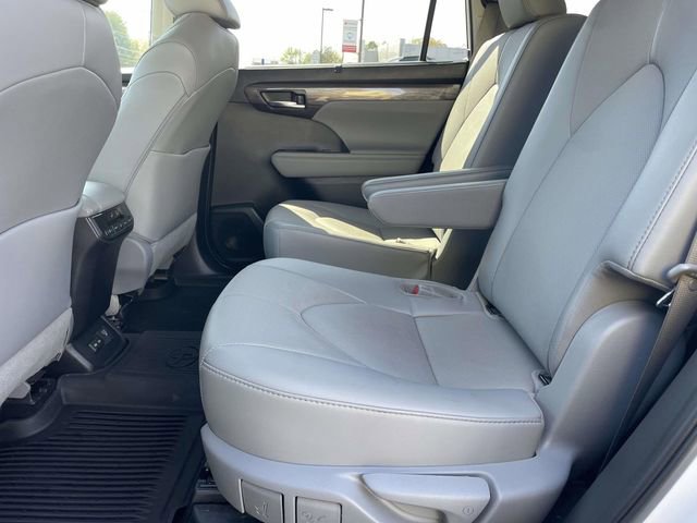 Used 2022 Toyota Highlander Limited image 10