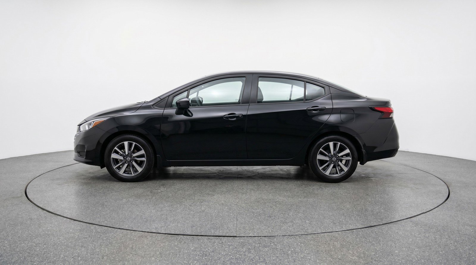 Used 2025 Nissan Versa SV image 5