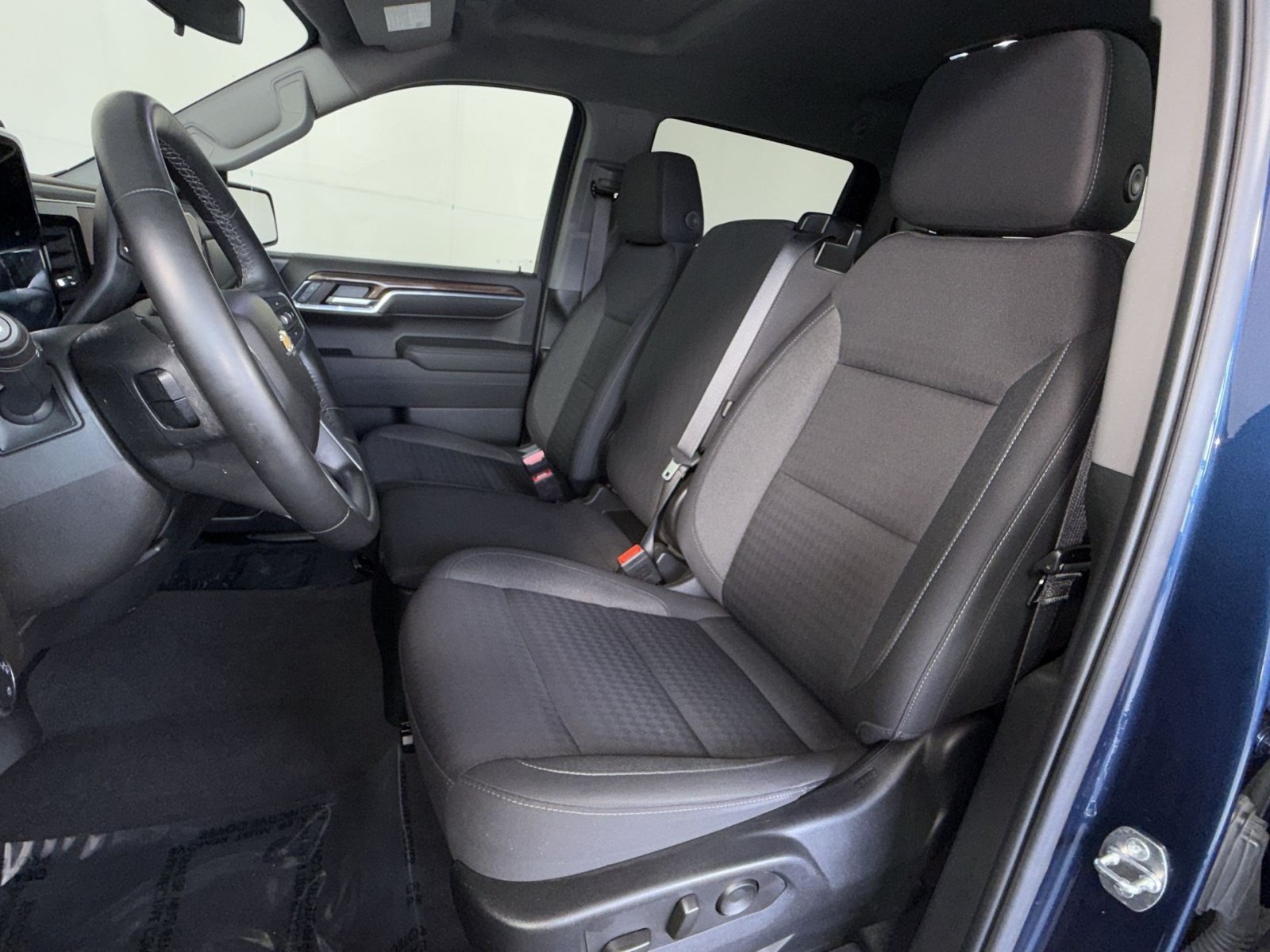 Used 2023 Chevrolet Silverado 1500 LT AWD/4WD image 13