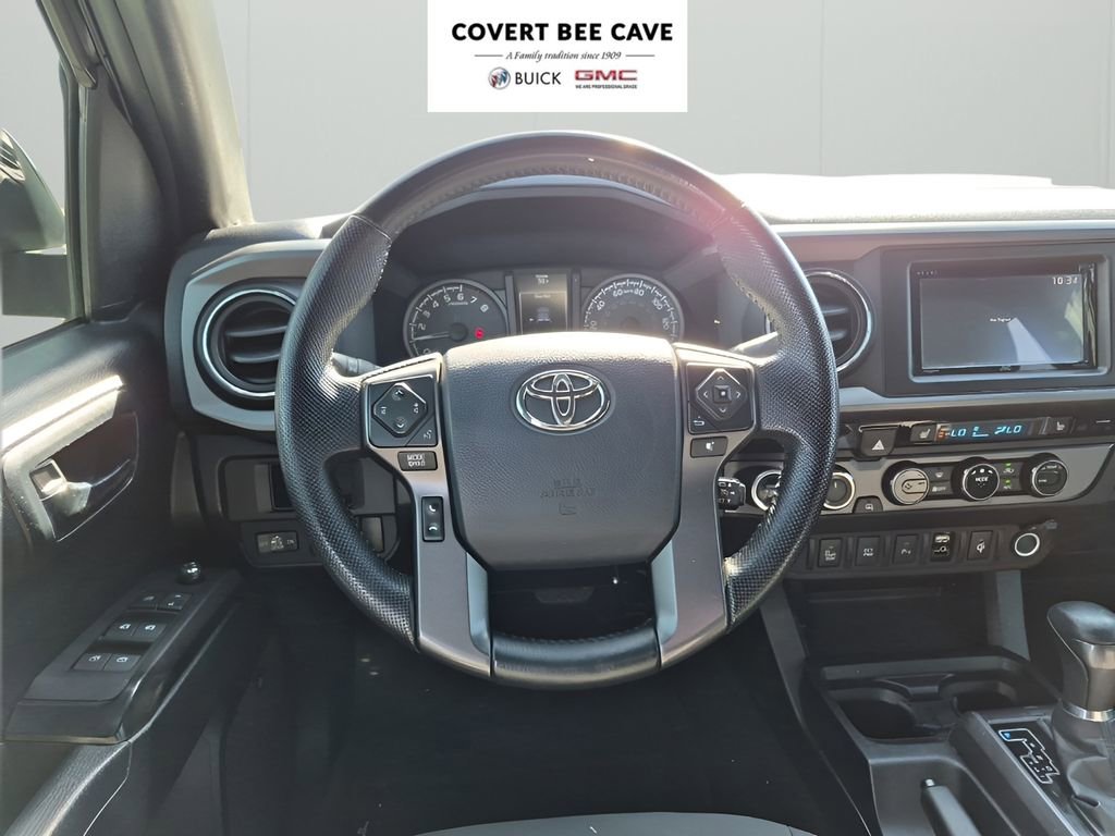 Used 2016 Toyota Tacoma TRD Sport image 28