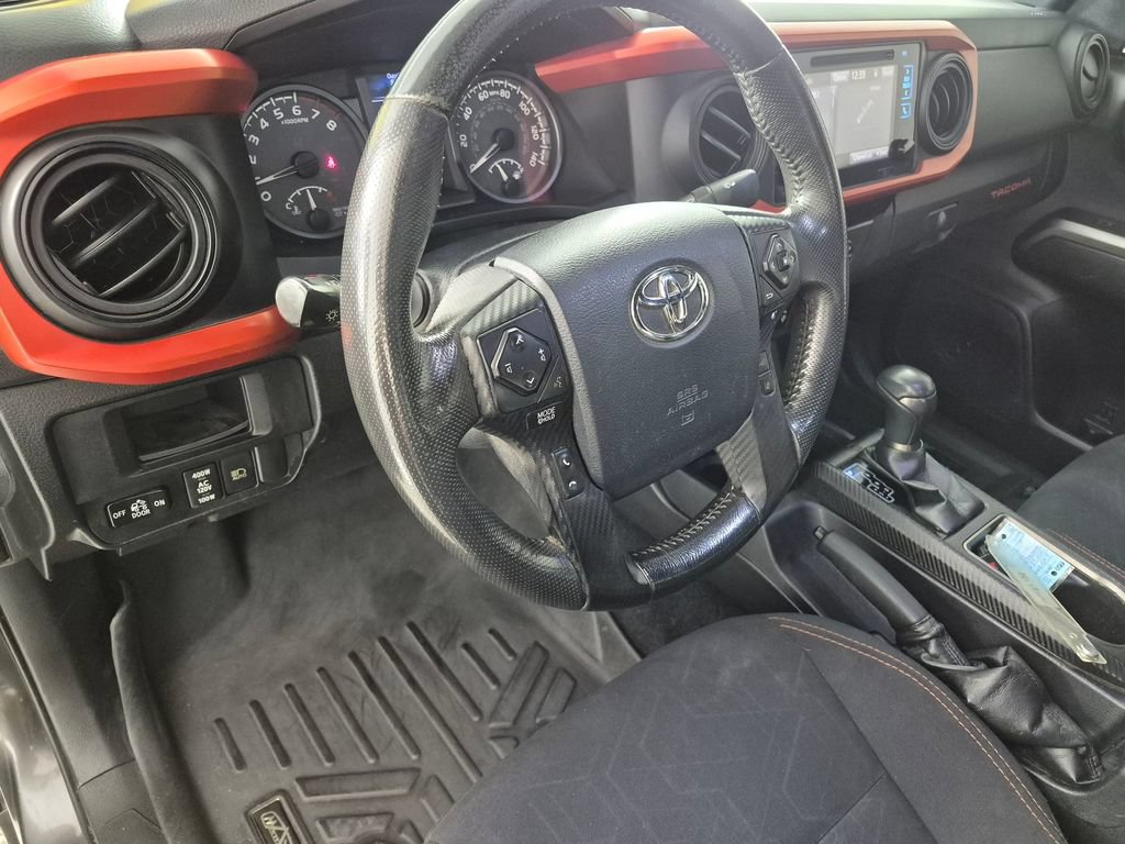 Used 2019 Toyota Tacoma TRD Off-Road AWD/4WD image 11