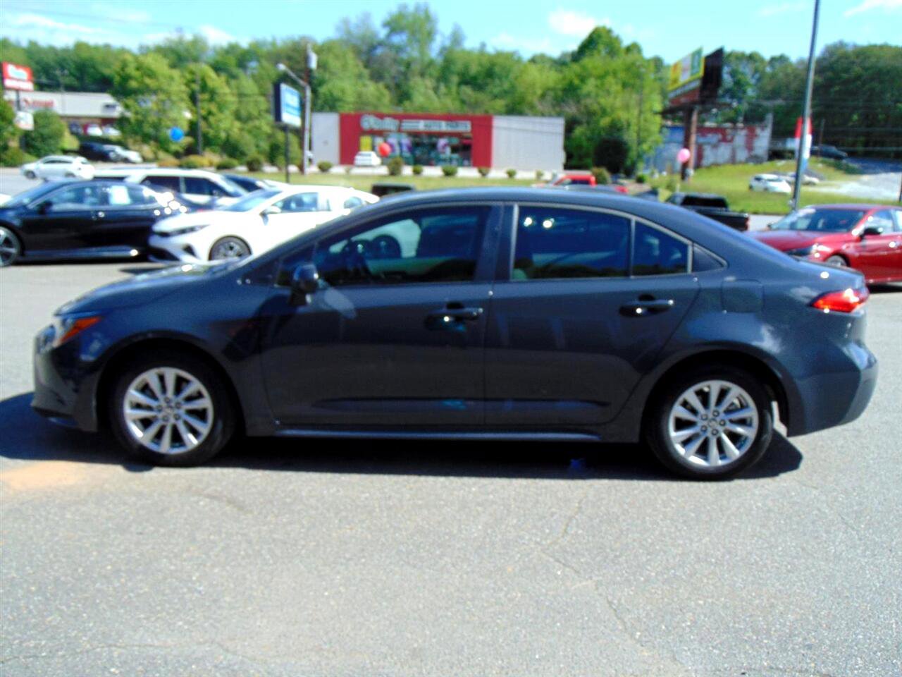 Used 2025 Toyota Corolla LE image 8