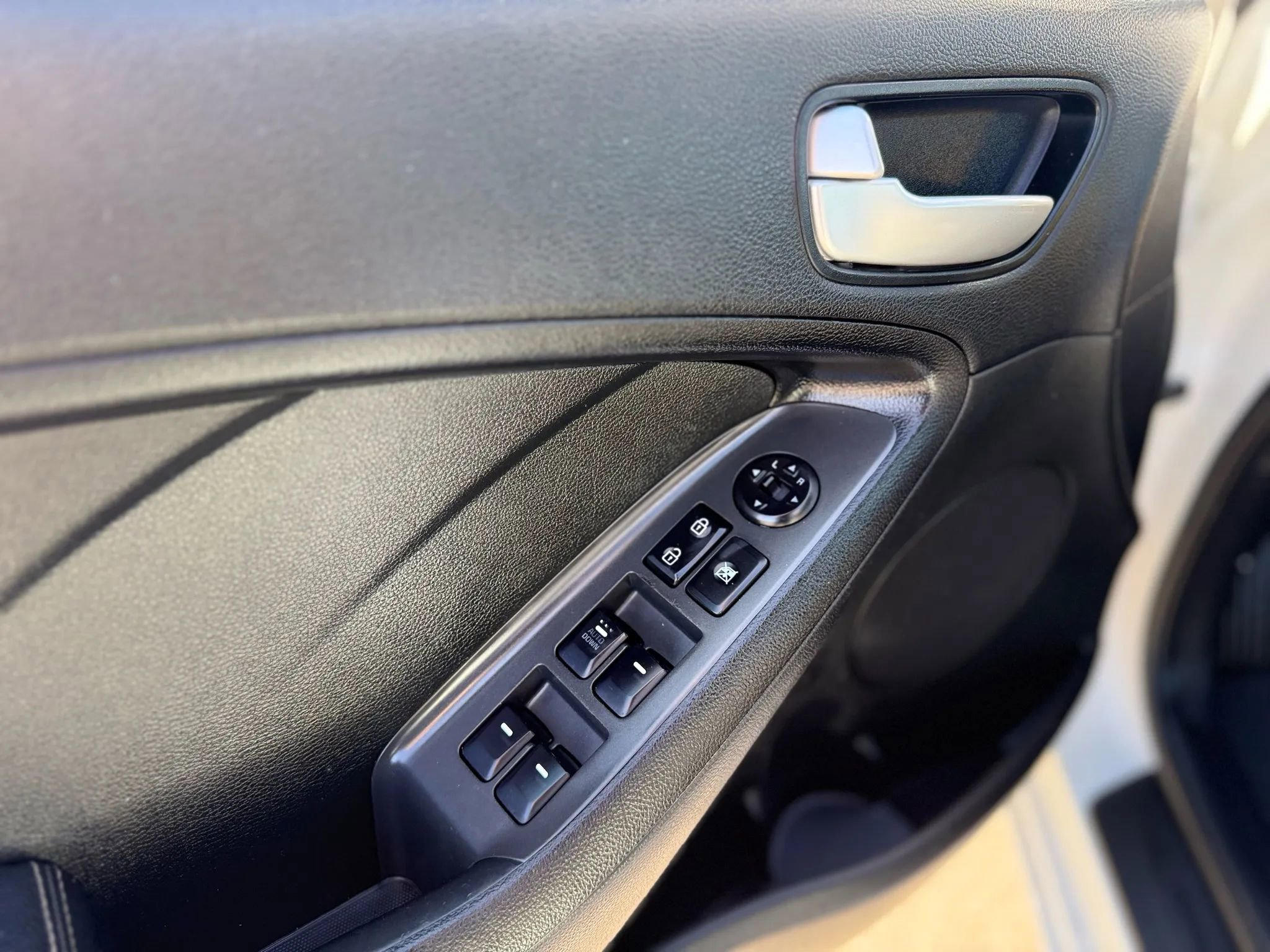 Used 2017 Kia Forte LX w/ LX Popular Package image 15