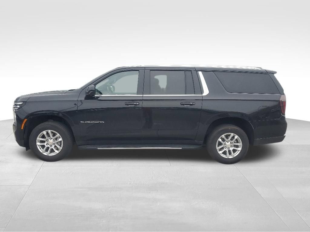 Used 2025 Chevrolet Suburban LT AWD/4WD image 2