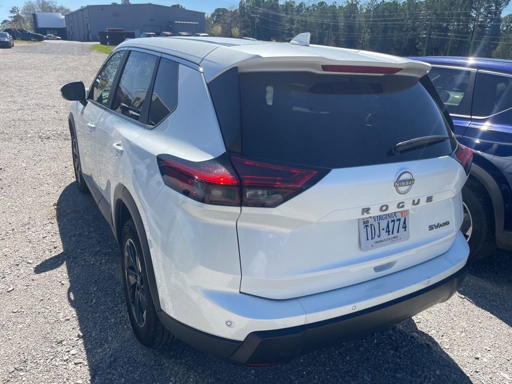 Used 2024 Nissan Rogue SV image 4
