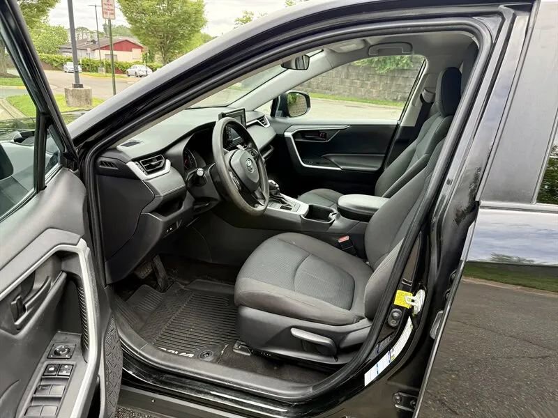 Used 2022 Toyota RAV4 LE image 12