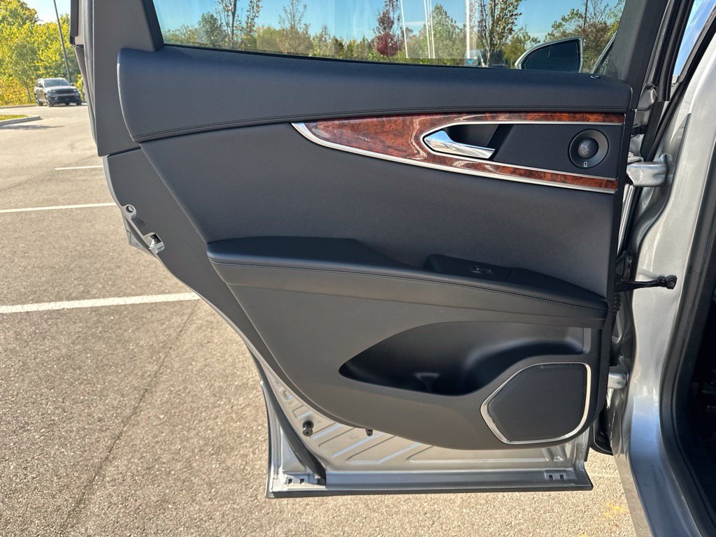 Used 2020 Lincoln Nautilus Reserve AWD/4WD image 18