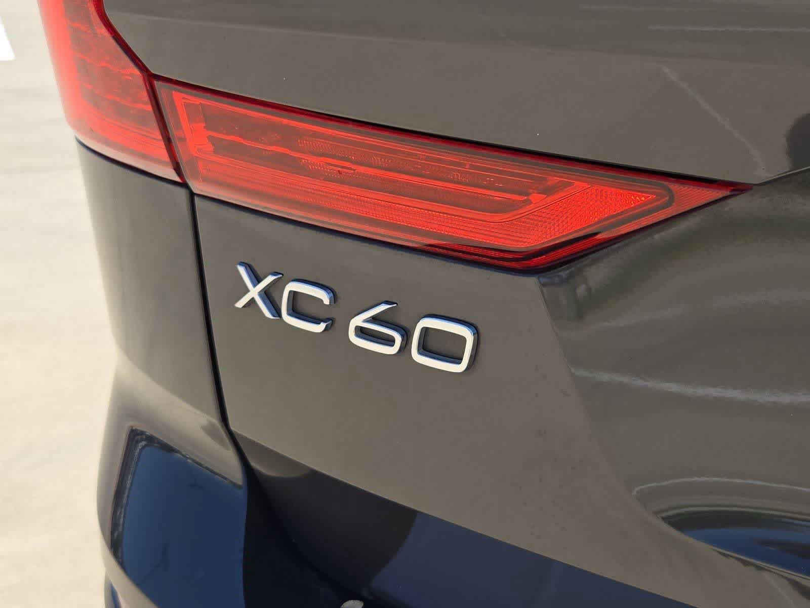 Used 2022 Volvo XC60 B6 R-Design w/ Advanced Package AWD/4WD image 11