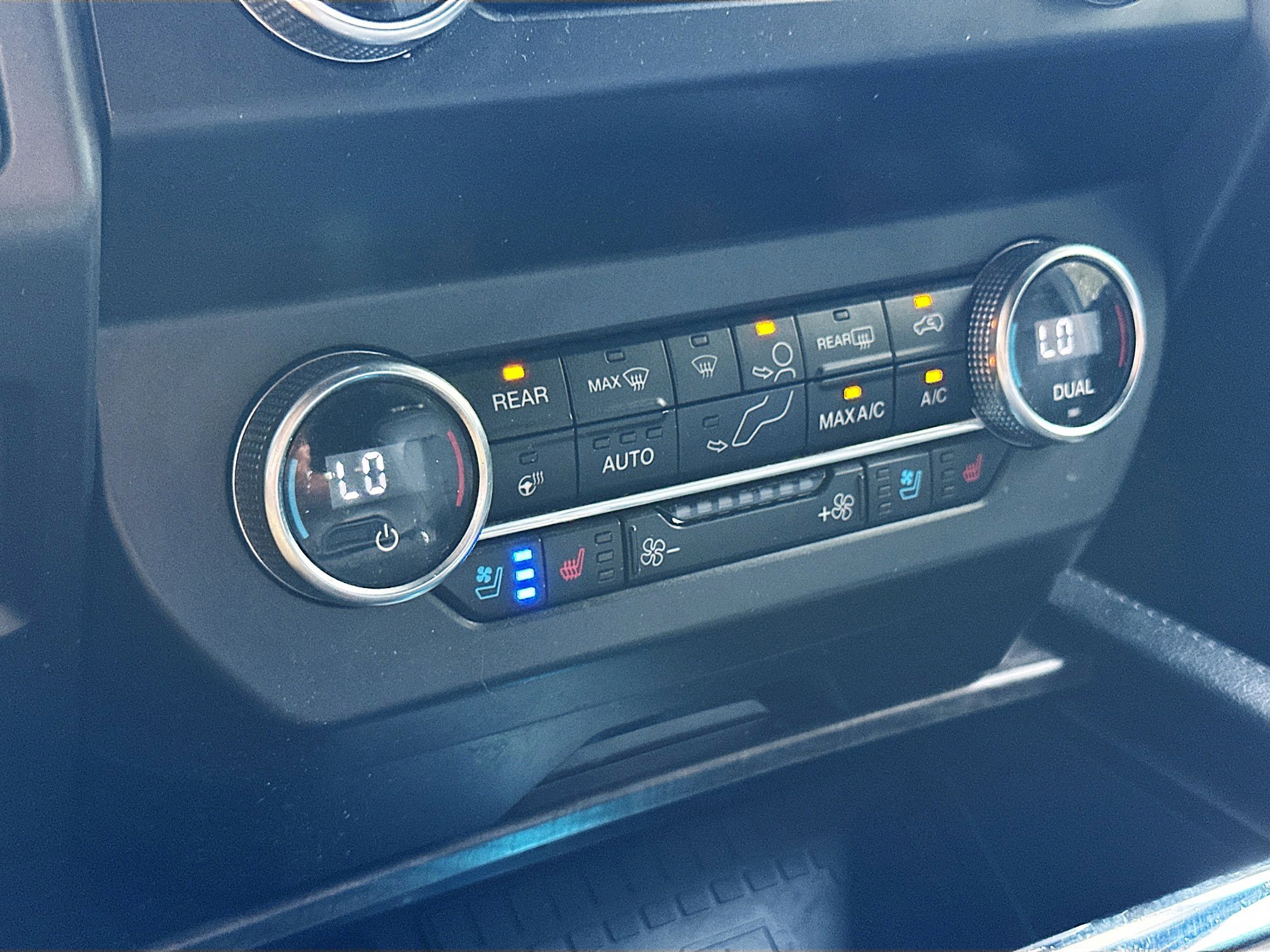 Used 2020 Ford Expedition Max Limited image 16