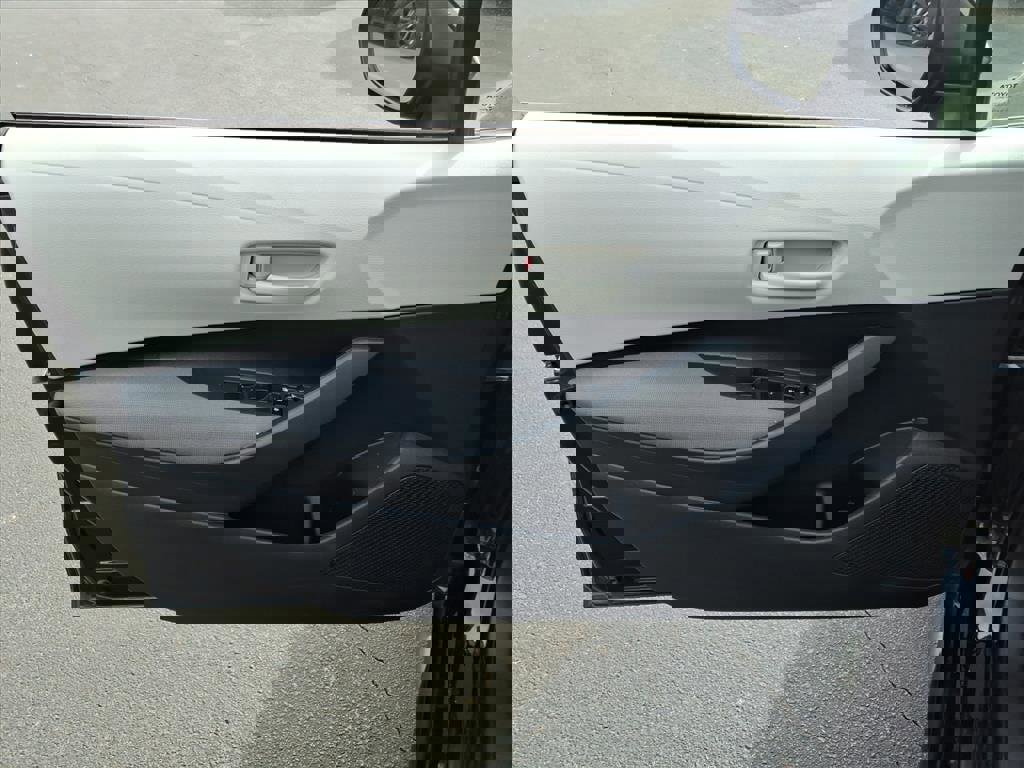 Used 2022 Toyota Corolla LE image 6