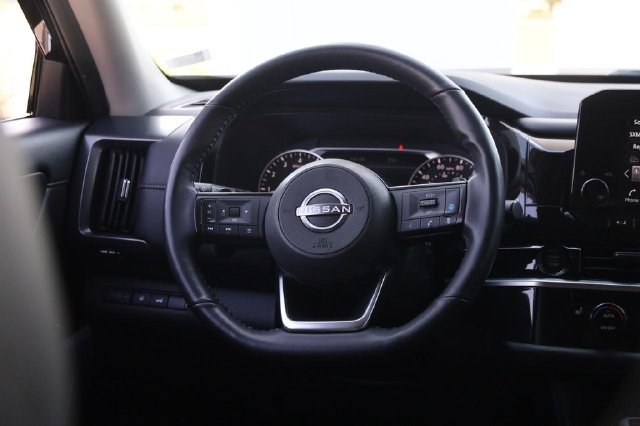 Certified 2025 Nissan Pathfinder SL FWD image 25