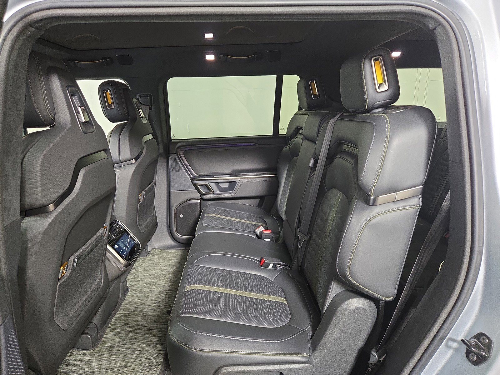 Used 2024 Rivian R1S Adventure AWD/4WD image 21