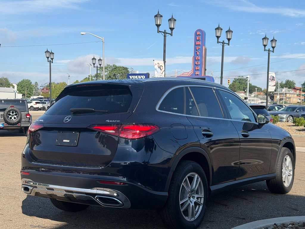 Used 2023 Mercedes-Benz GLC 300 4MATIC image 4