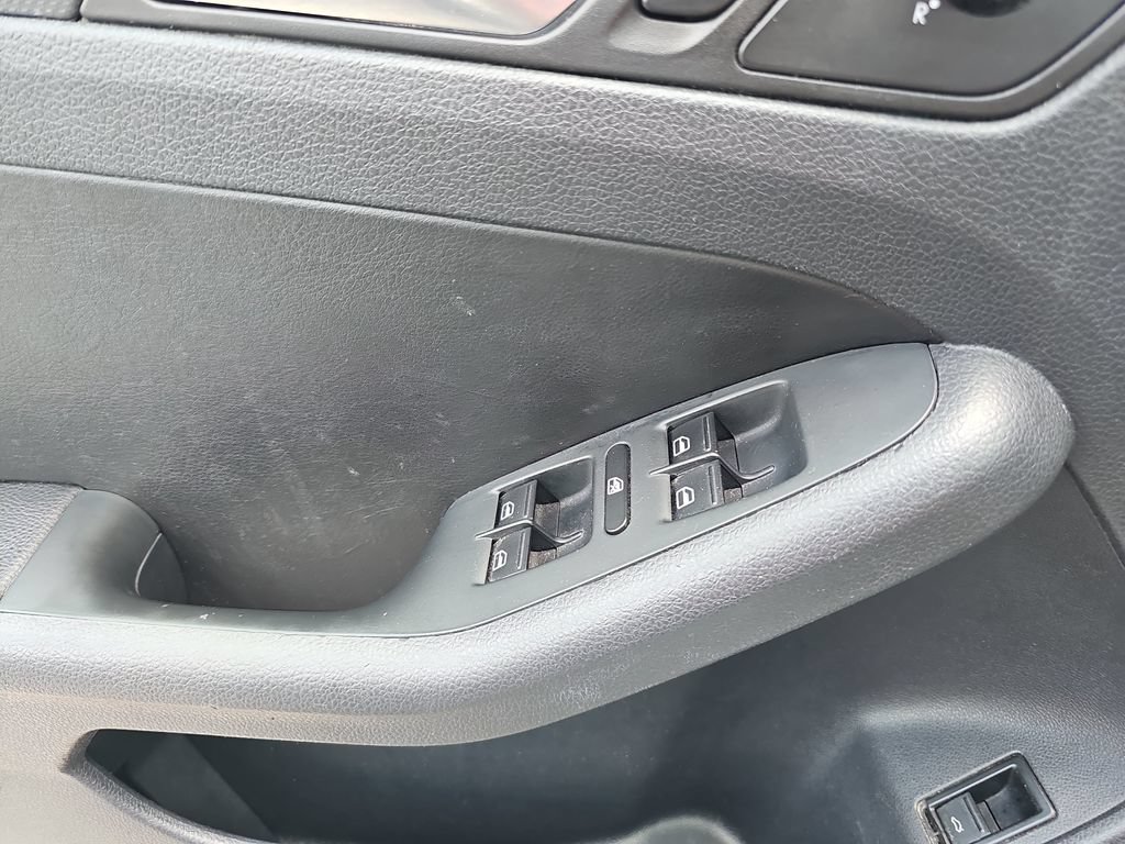 Used 2011 Volkswagen Jetta SE FWD image 24