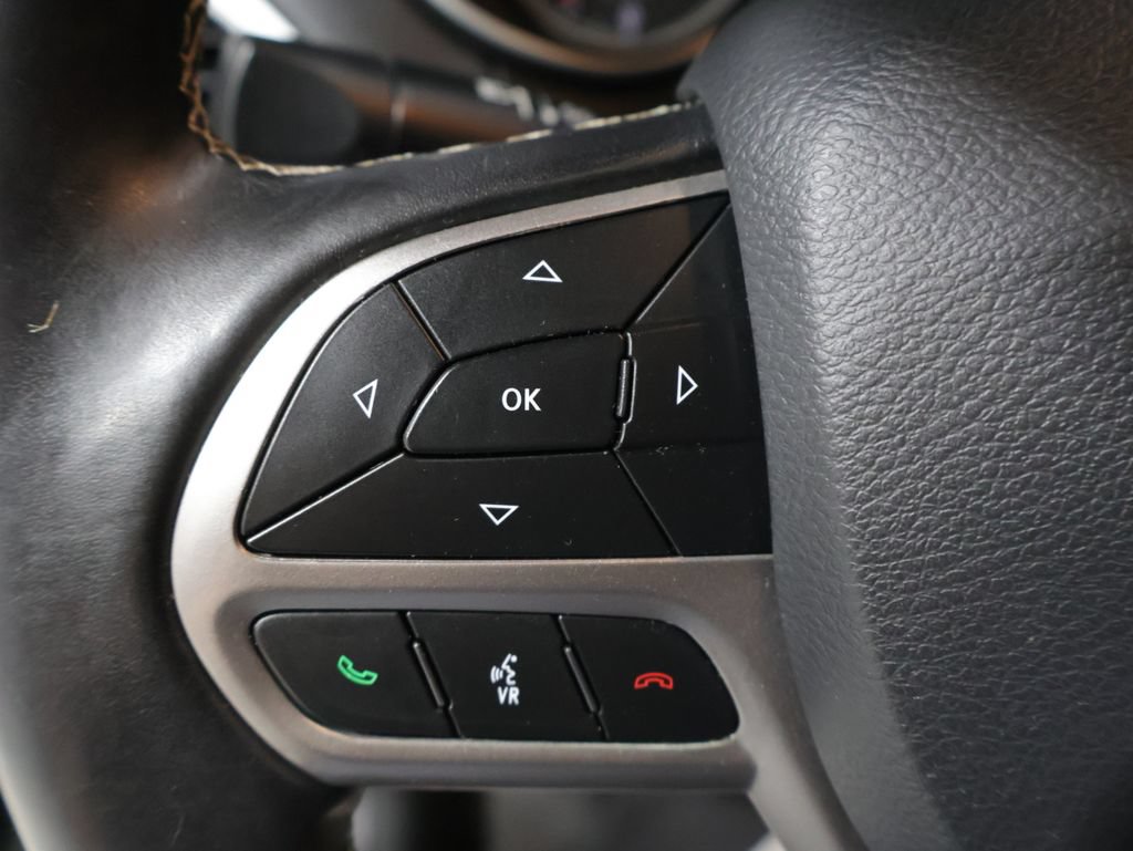 Used 2021 Jeep Cherokee Latitude Lux 80th Anniv w/ Quick Order Package 2YU 80th AWD/4WD image 36