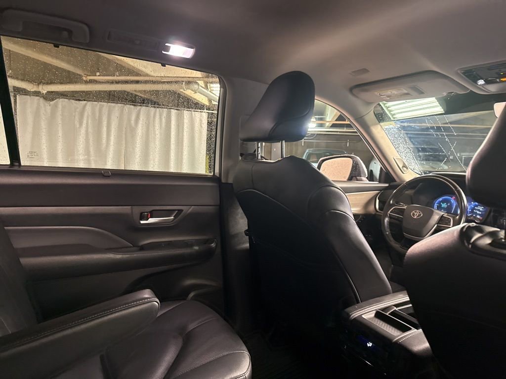 Used 2024 Toyota Grand Highlander Limited image 9