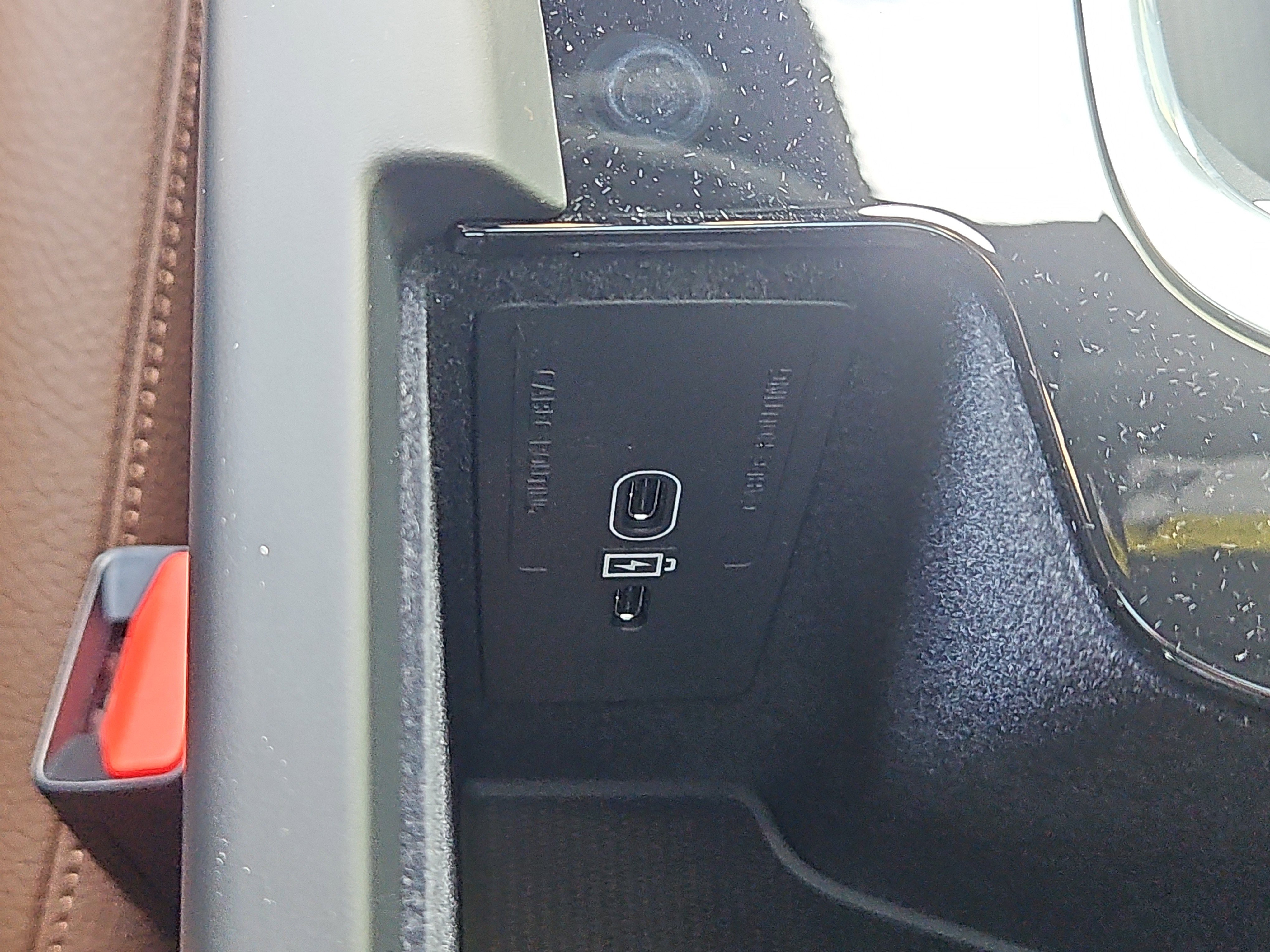 New 2026 Volvo V60 B5 Cross Country Plus w/ Protection Package Premier image 9