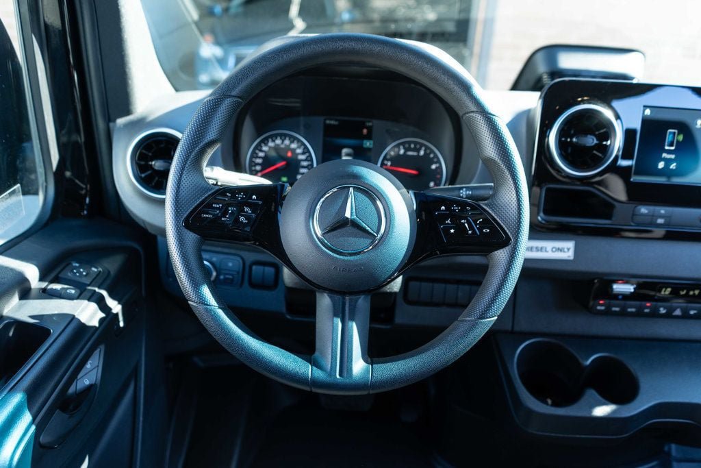 Used 2025 Mercedes-Benz Sprinter 2500 image 16