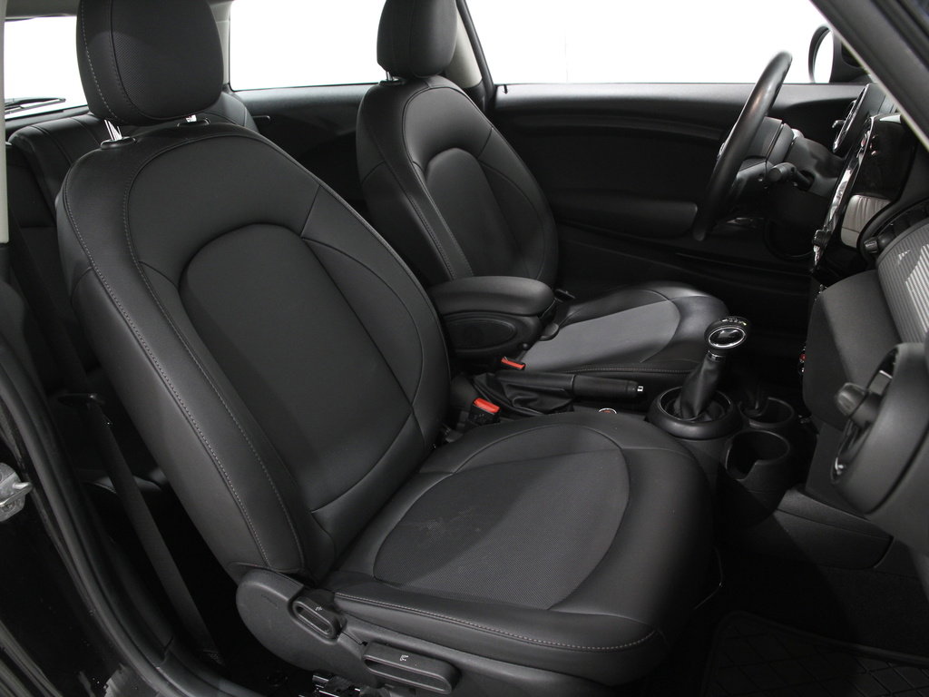 Used 2019 MINI Cooper 2-Door Hardtop image 15